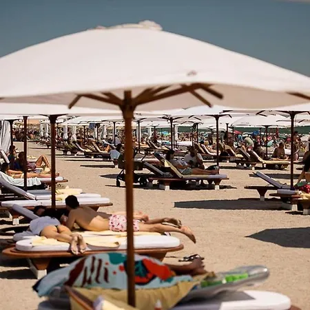 White Tower Studio Deluxe - Mamaia Summerland *