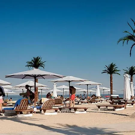 White Tower Studio Deluxe - Mamaia Summerland